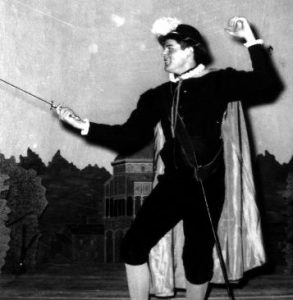 Shakespearean.actor.in.fencing.stance